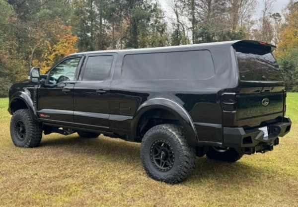 Пікап Ford F-250 перетворили на 9-місний позашляховик