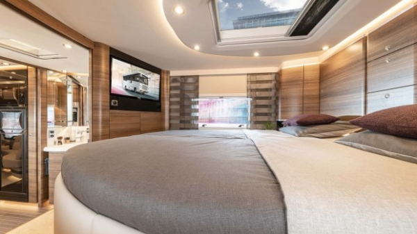 Презентовано будинок на колесах за 580 000 доларів з гаражем для автомобіля