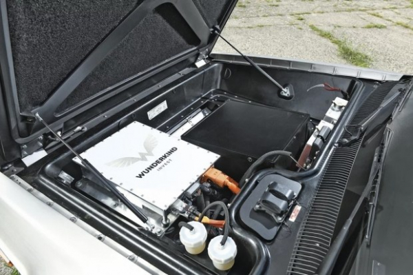 Культове авто з фільму «Назад у майбутнє» перетворили на швидкісний електромобіль Культове авто з фільму «Назад у майбутнє» перетворили на швидкісний електромобіль