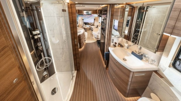 Презентовано будинок на колесах за 580 000 доларів з гаражем для автомобіля