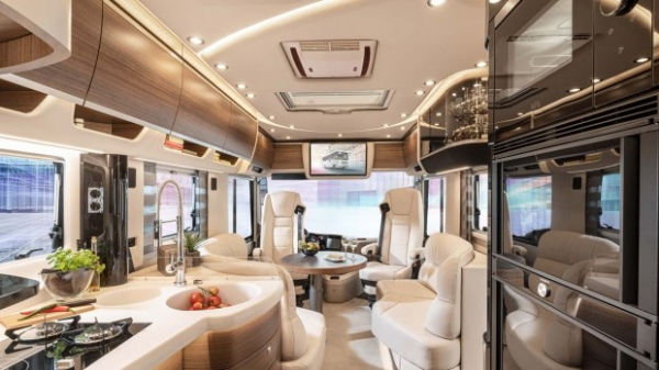 Презентовано будинок на колесах за 580 000 доларів з гаражем для автомобіля