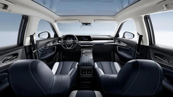 В РФ стал доступен кроссовер Venucia V-Online от Nissan и Dongfeng