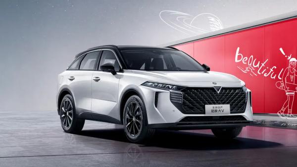 В РФ стал доступен кроссовер Venucia V-Online от Nissan и Dongfeng