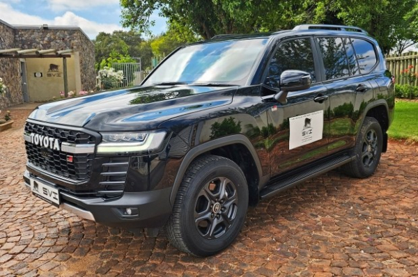Toyota Land Cruiser 300 отримав незвичайну броньовану версію