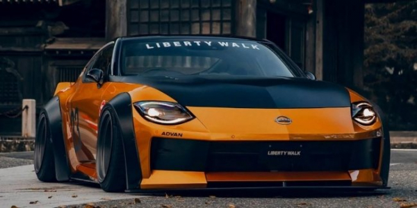 Спорткар Nissan причепурили до Геловіну