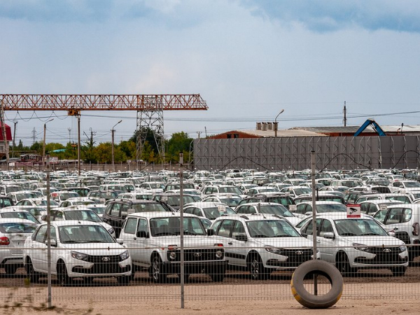 АВТОВАЗ борется с дефицитом, УАЗ и &laquo;Моторинвест&raquo; &mdash; со здравым смыслом, власти &mdash; с электросамокатами: итоги недели