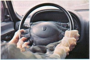 Биение и вибрации на руле: почему бьет руль