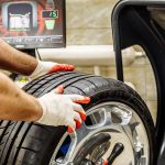 Биение и вибрации на руле: почему бьет руль