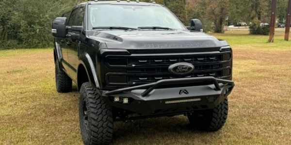 Пікап Ford F-250 перетворили на 9-місний позашляховик