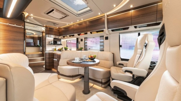 Презентовано будинок на колесах за 580 000 доларів з гаражем для автомобіля