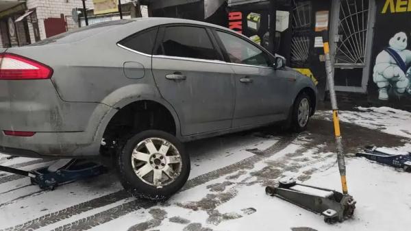 Стало известно, насколько подорожали премиальные шины в России