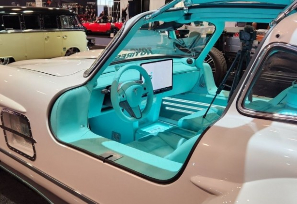 Українці створили унікальний електромобіль для всесвітньої виставки тюнінгу SEMA Українці створили унікальний електромобіль для всесвітньої виставки тюнінгу SEMA