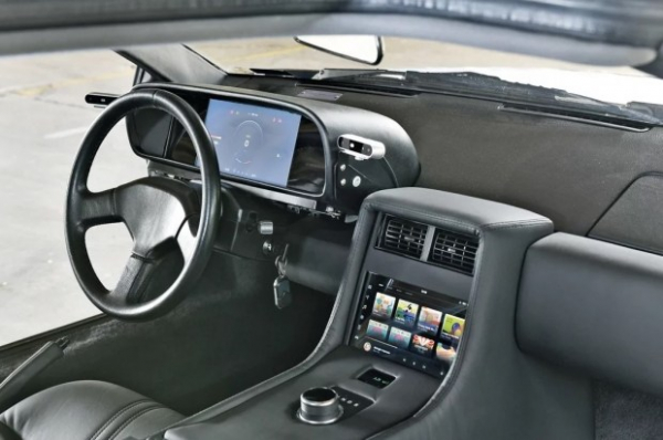 Культове авто з фільму «Назад у майбутнє» перетворили на швидкісний електромобіль Культове авто з фільму «Назад у майбутнє» перетворили на швидкісний електромобіль