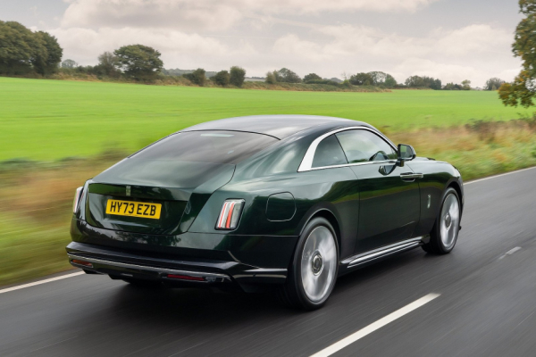 Электрический Rolls-Royce Spectre получит 650-сильную версию Black Badge 