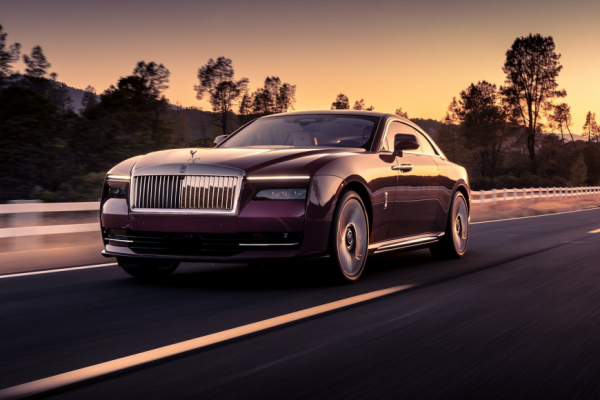 Электрический Rolls-Royce Spectre получит 650-сильную версию Black Badge 