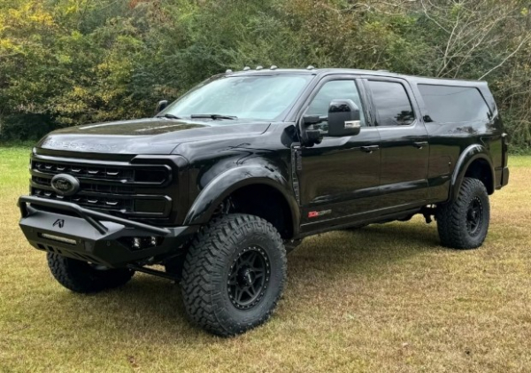 Пікап Ford F-250 перетворили на 9-місний позашляховик