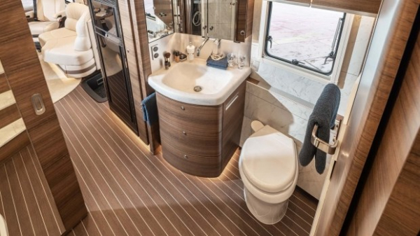 Презентовано будинок на колесах за 580 000 доларів з гаражем для автомобіля