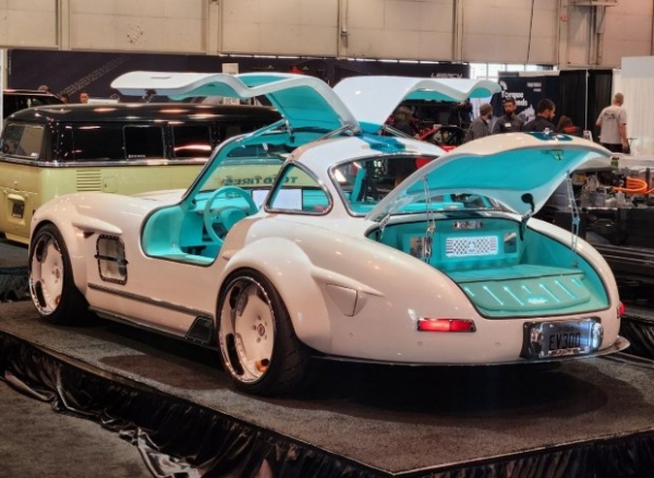 Українці створили унікальний електромобіль для всесвітньої виставки тюнінгу SEMA Українці створили унікальний електромобіль для всесвітньої виставки тюнінгу SEMA