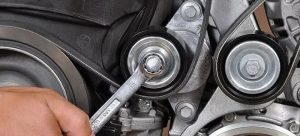 Как поменять ремень генератора Рено Логан самостоятельно