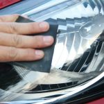 Как выполняется замена ламп ближнего света на Рено Логан