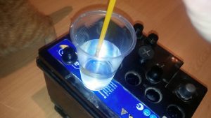 Какой уровень электролита должен быть в аккумуляторе: что нужно знать