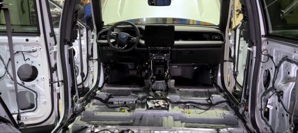 «Клубный сервис» разобрал внедорожник GAC GS8 - Дошираковые технологии