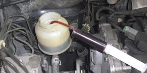 Масло ГУР Логан: какую жидкость лить и как поменять самому