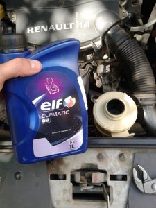 Масло ГУР Логан: какую жидкость лить и как поменять самому