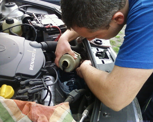 Масло ГУР Логан: какую жидкость лить и как поменять самому