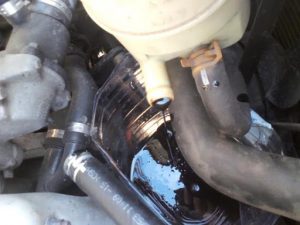 Масло ГУР Логан: какую жидкость лить и как поменять самому