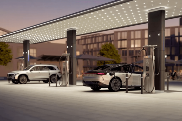 Mercedes расширит сеть зарядных станций для электромобилей