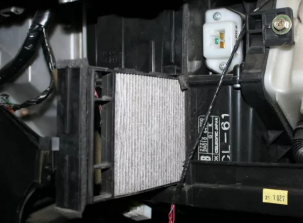 Ниссан Кашкай: замена салонного фильтра