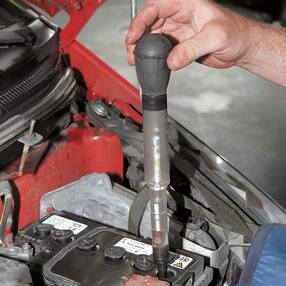 Плотность электролита в аккумуляторе: как проверить и повысить