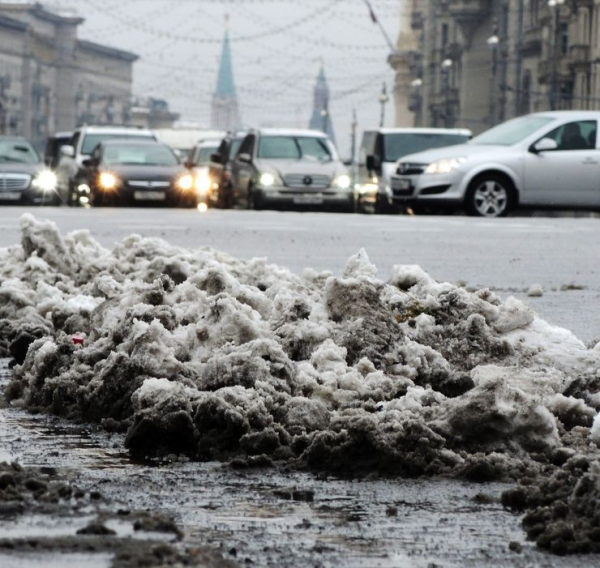Почему крайне опасно выталкивать или &laquo;выдергивать&raquo; тросом машину из сугроба