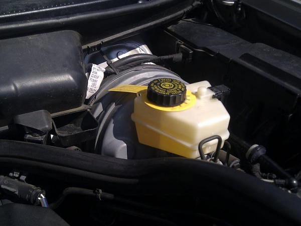 Почему педаль тормоза проваливается, а уровень жидкости в норме Почему педаль тормоза проваливается, а уровень жидкости в норме