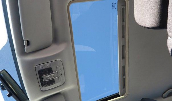 Устанавливаем люк на крышу авто