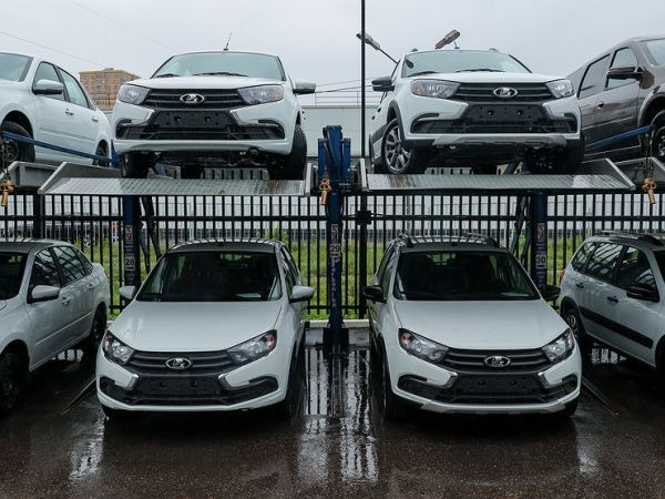 Власти жестко нагнули российских водителей, а те и рады новой позе