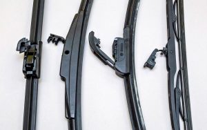 Замена щетки стеклоочистителя: как поменять щетки