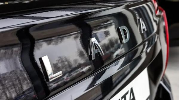 У Lada Granta появился новый цвет кузова У Lada Granta появился новый цвет кузова