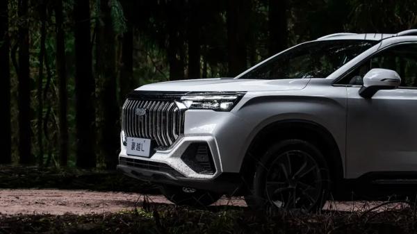 В России продают новый кроссовер Geely Okavango L