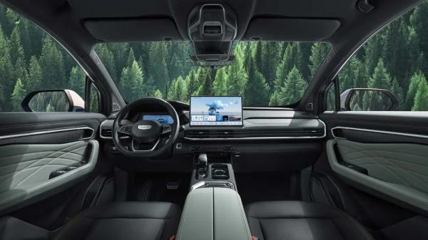 В России продают новый кроссовер Geely Okavango L