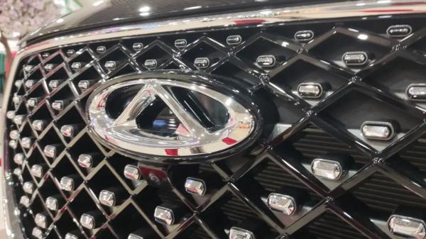 В России продаётся электрический кроссовер Chery eQ7