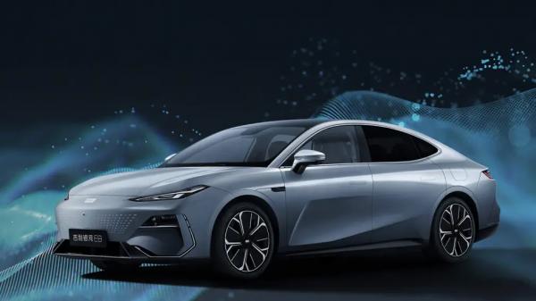 Geely запустила предзаказы на новый электрический седан Galaxy E8