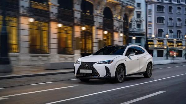 Lexus представил кроссовер UX с новым движком