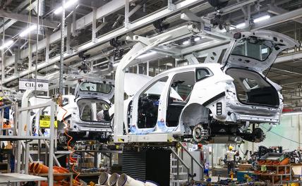 СМИ: Половина автозаводов в&nbsp;РФ по-прежнему простаивает после введения санкций