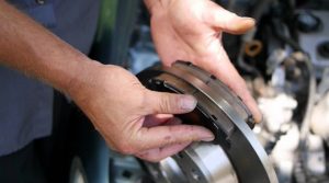 Бьет руль: причины и диагностика проблем