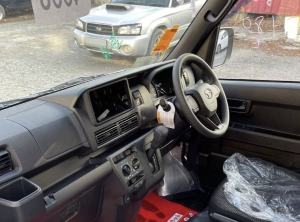 Daihatsu Hijet по цене LADA Vesta: в Россию привезли партию новых «японцев»