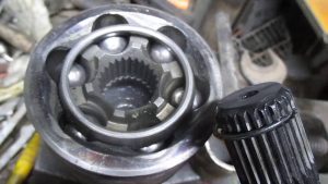 Хруст в колесе при повороте: хрустит &laquo;граната&raquo; и как определить