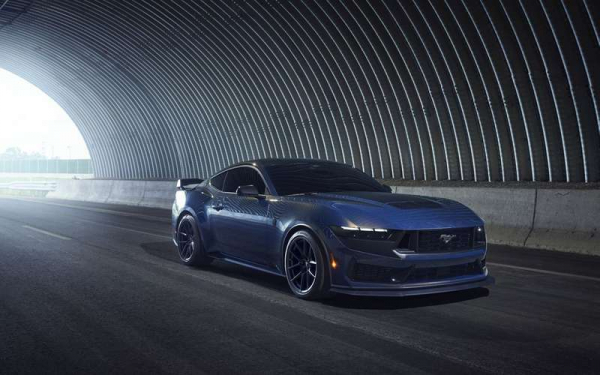 Инженеры Ford кладут покупателям Mustang Dark Horse в бардачок записки Инженеры Ford кладут покупателям Mustang Dark Horse в бардачок записки