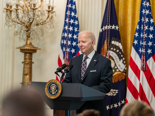 Как Джо Байден жестко прижал американский автопром